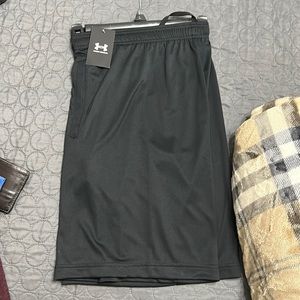 Men’s large under armor shorts
